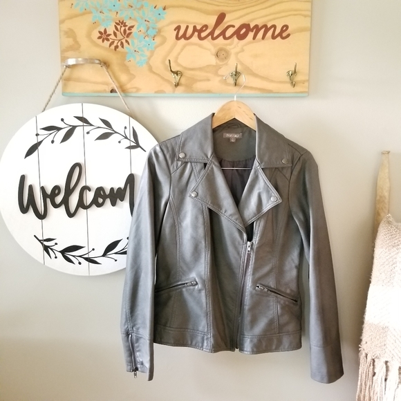Roz & Ali Jackets & Blazers - Roz&Ali Faux Leather Moto Jacket